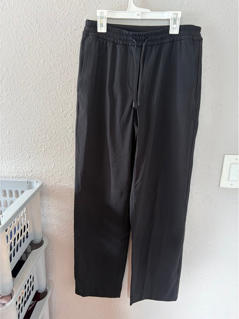 Lululemon Luxtreme Mid-Rise Straight-Leg Trouser Black size S. EUC. $128 retail.